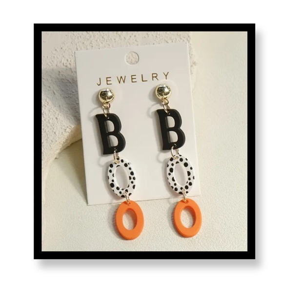 🎃🎃3/$20-(New in Package) Stylish Black and Orange Halloween Boo Earrings - Picture 1 of 4